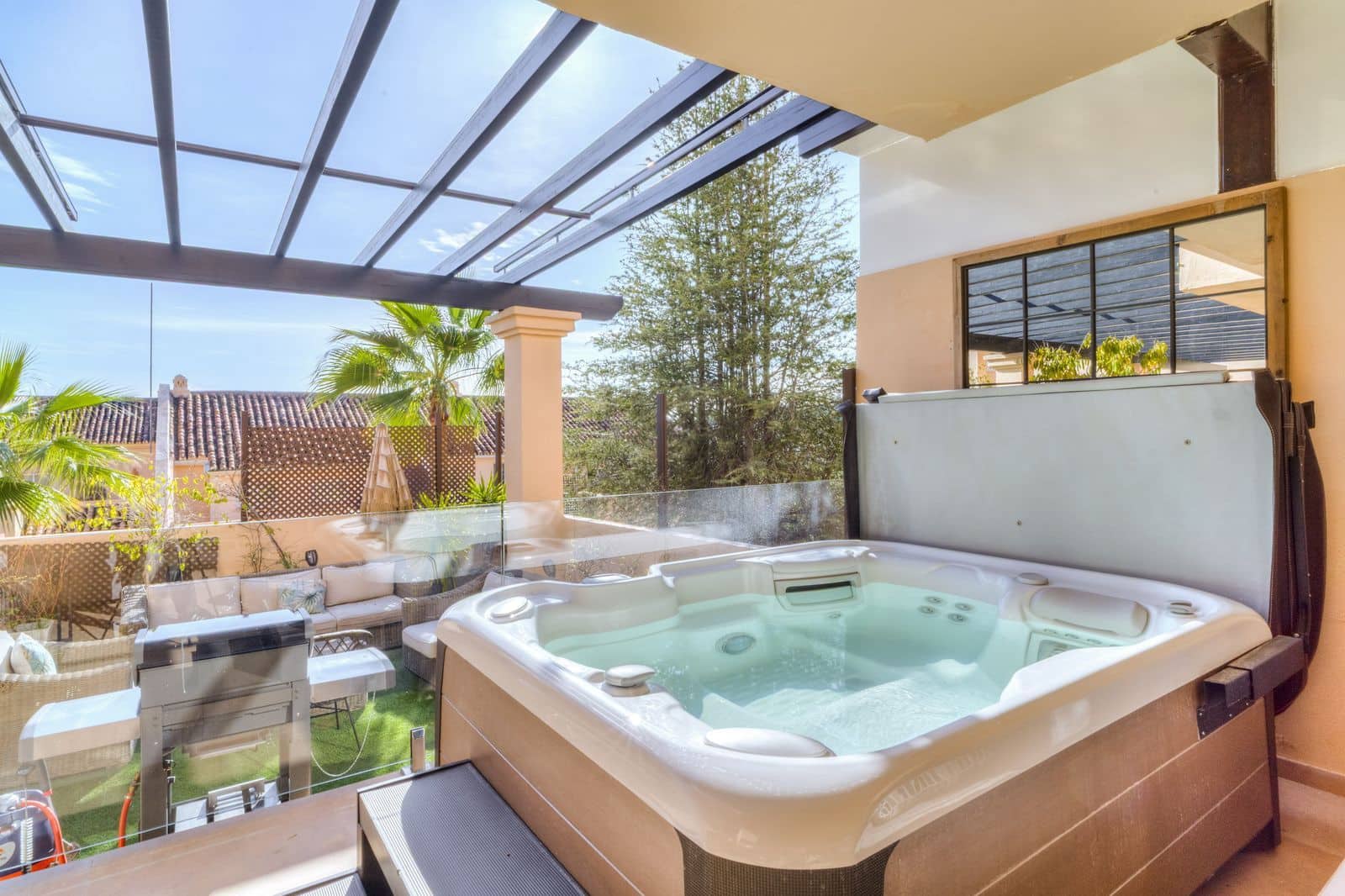 Apartamento de 2 habitaciones en Nueva Andalucia en venta - 760.000 € (Ref: 9568383)