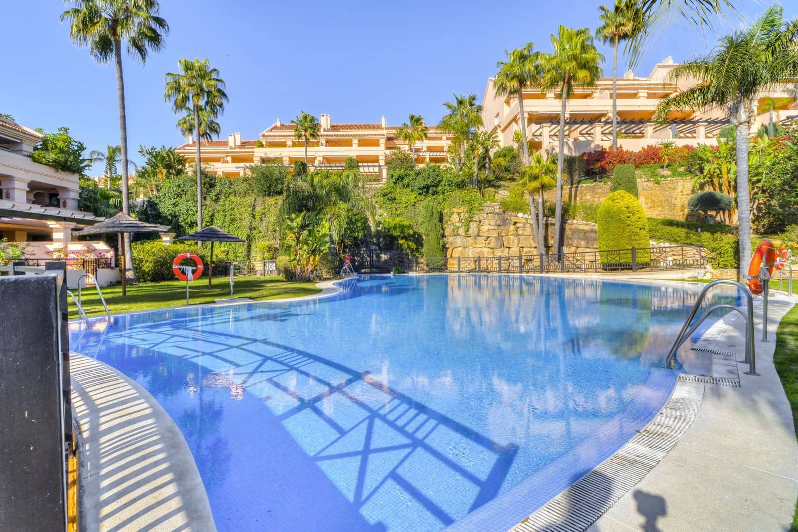 Apartamento de 2 habitaciones en Nueva Andalucia en venta - 760.000 € (Ref: 9568383)