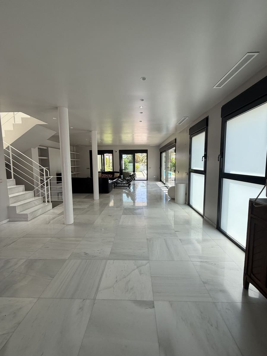 5 soveværelse Villa til salg i Marbesa - € 2.600.000 (Ref: 9568384)