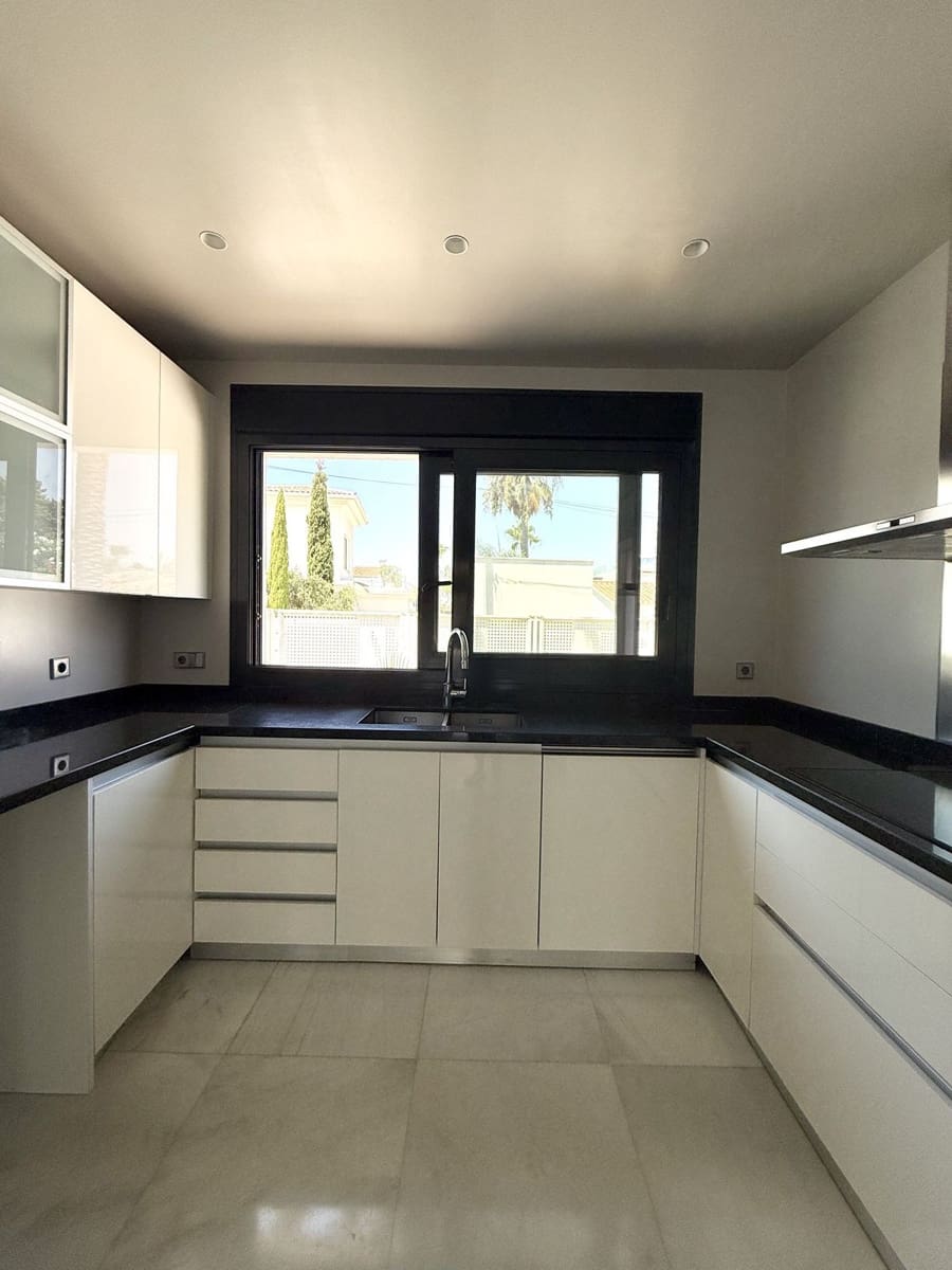 5 soveværelse Villa til salg i Marbesa - € 2.600.000 (Ref: 9568384)