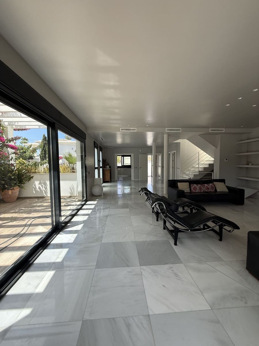 5 soveværelse Villa til salg i Marbesa - € 2.600.000 (Ref: 9568384)