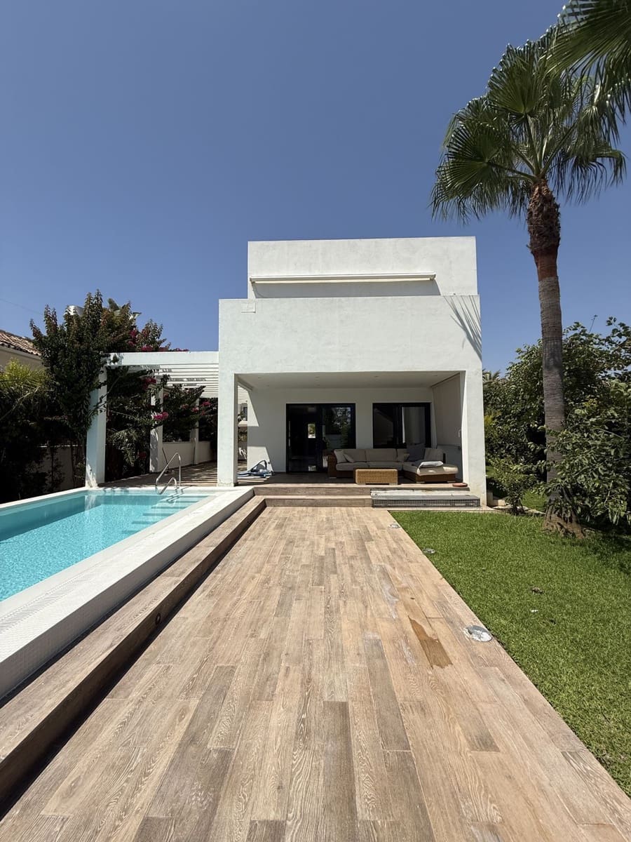 5 soveværelse Villa til salg i Marbesa - € 2.600.000 (Ref: 9568384)