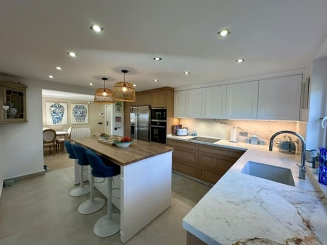 6 makuuhuone Huvila myytävänä paikassa Estepona - 1 555 500 € (Ref: 9568388)