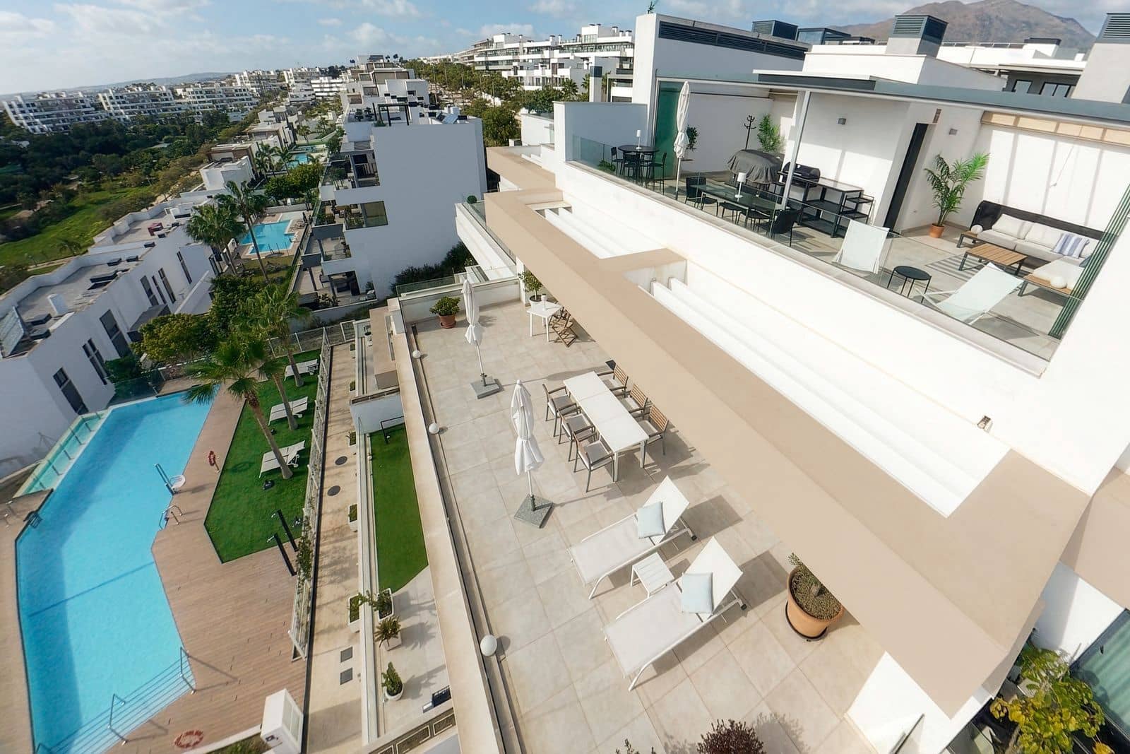 2 sovrum Takvåning till salu i Estepona - 875 000 € (Ref: 9568389)