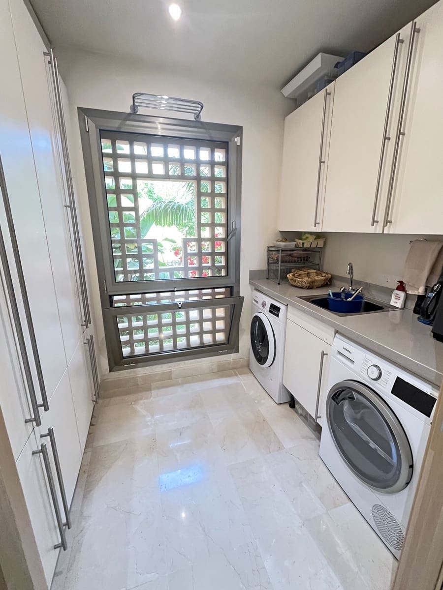 Apartamento de 2 habitaciones en Golden Mile en venta - 1.350.000 € (Ref: 9570832)