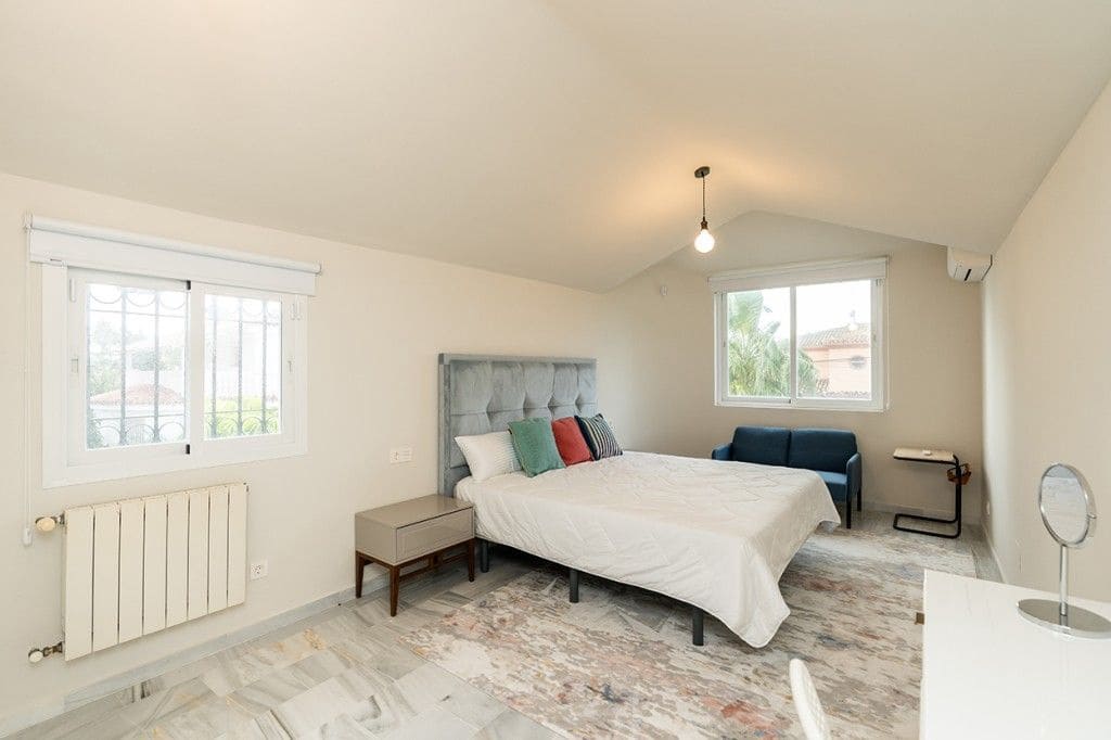 4 soveværelse Villa til salg i Marbesa - € 2.450.000 (Ref: 9570841)