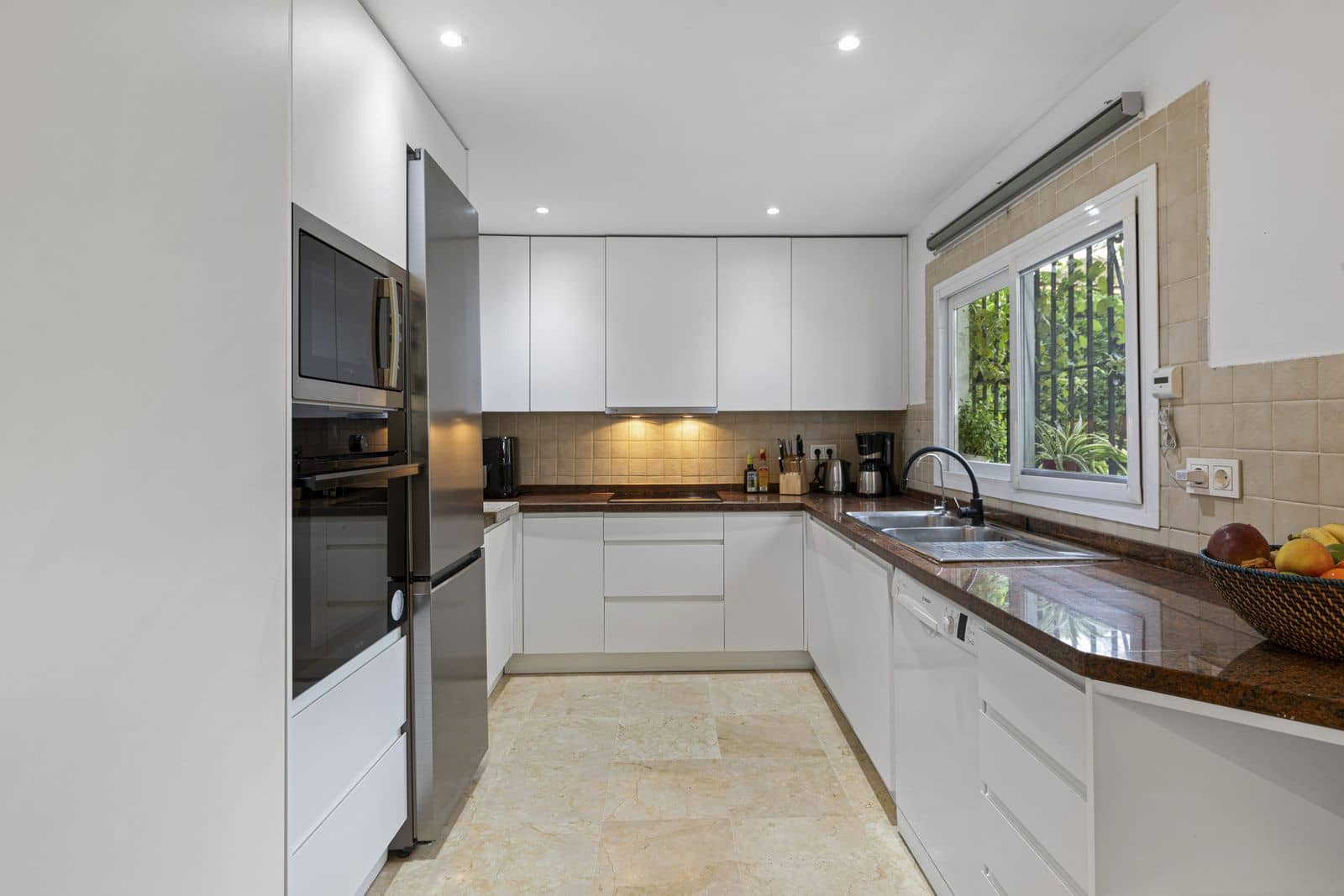 Pareado de 3 habitaciones en Estepona en venta - 480.000 € (Ref: 9570848)