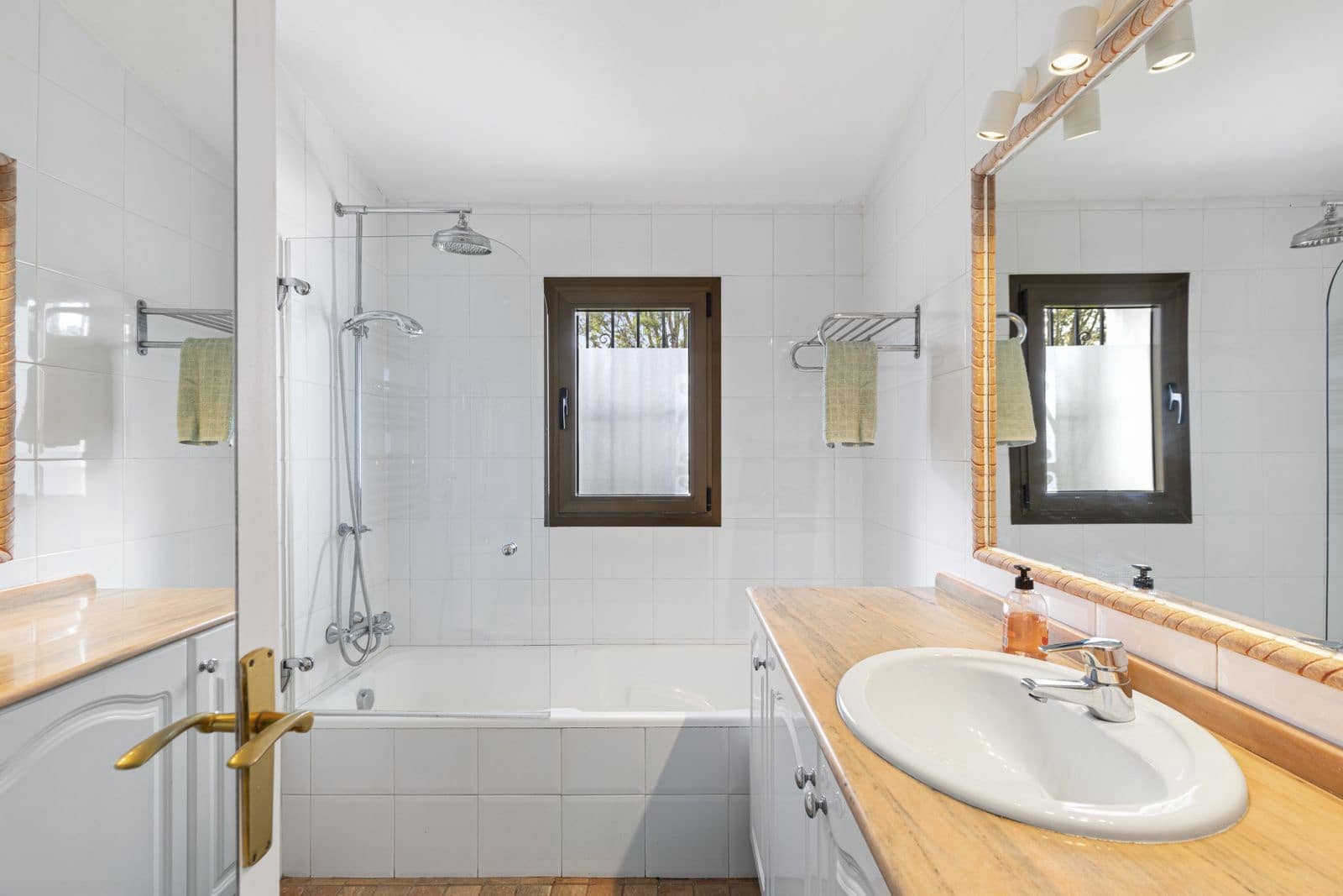 Pareado de 3 habitaciones en Estepona en venta - 480.000 € (Ref: 9570848)