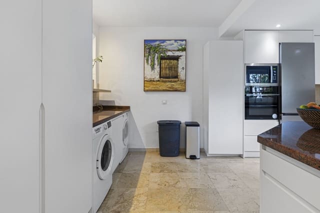 Pareado de 3 habitaciones en Estepona en venta - 480.000 € (Ref: 9570848)