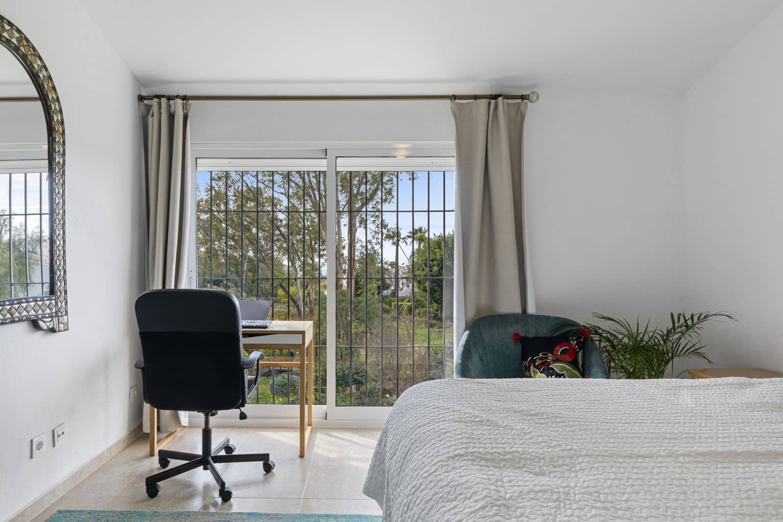 Pareado de 3 habitaciones en Estepona en venta - 480.000 € (Ref: 9570848)