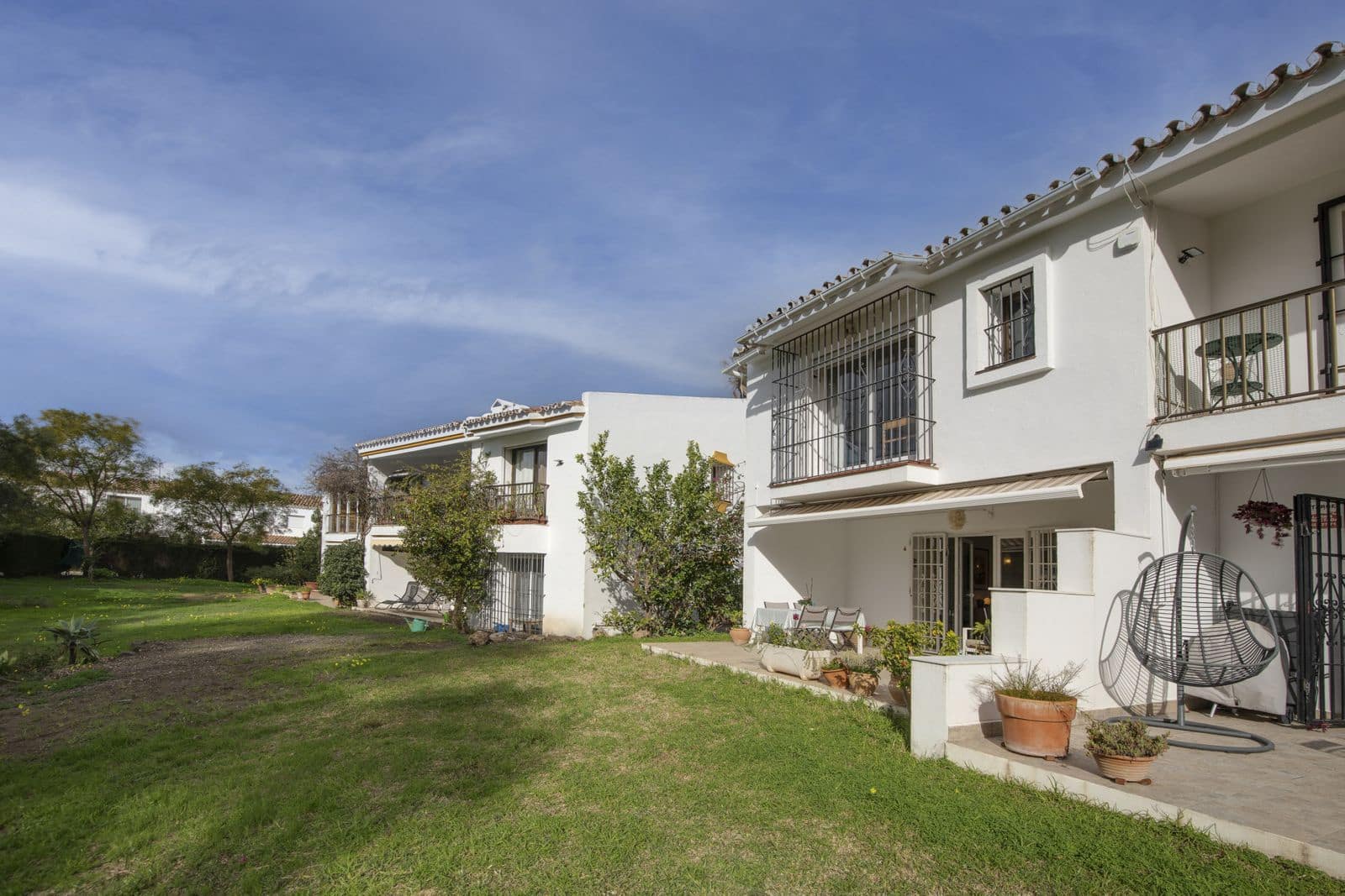 Pareado de 3 habitaciones en Estepona en venta - 480.000 € (Ref: 9570848)