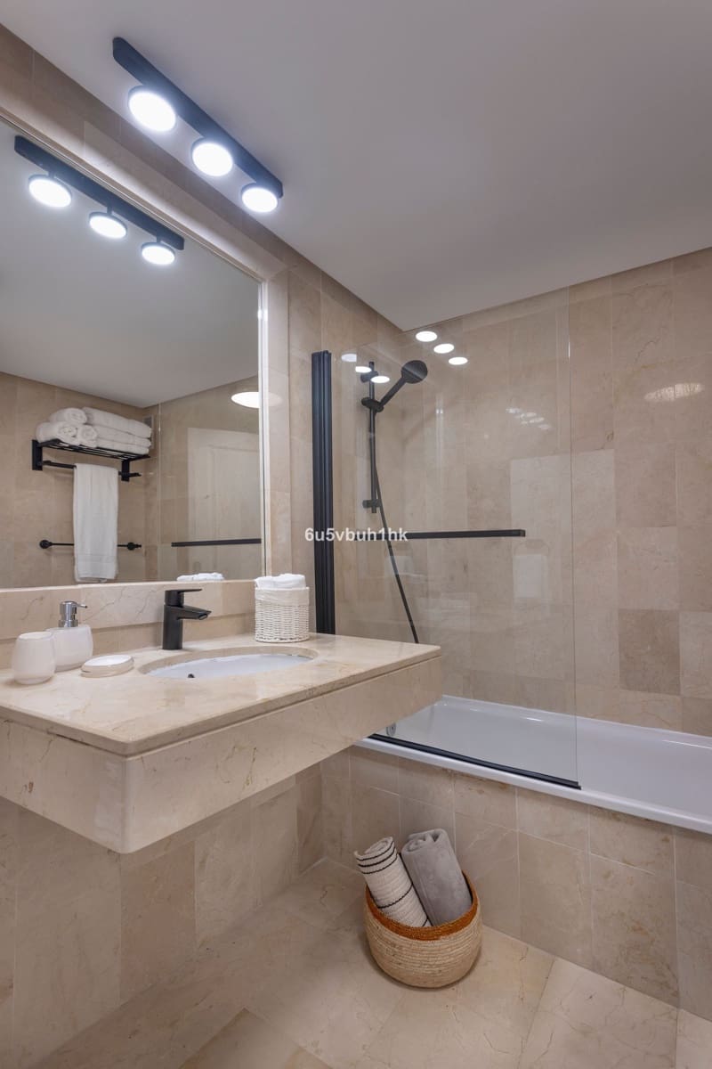 3 quarto Apartamento para venda em New Golden Mile - 725 000 € (Ref: 9570853)