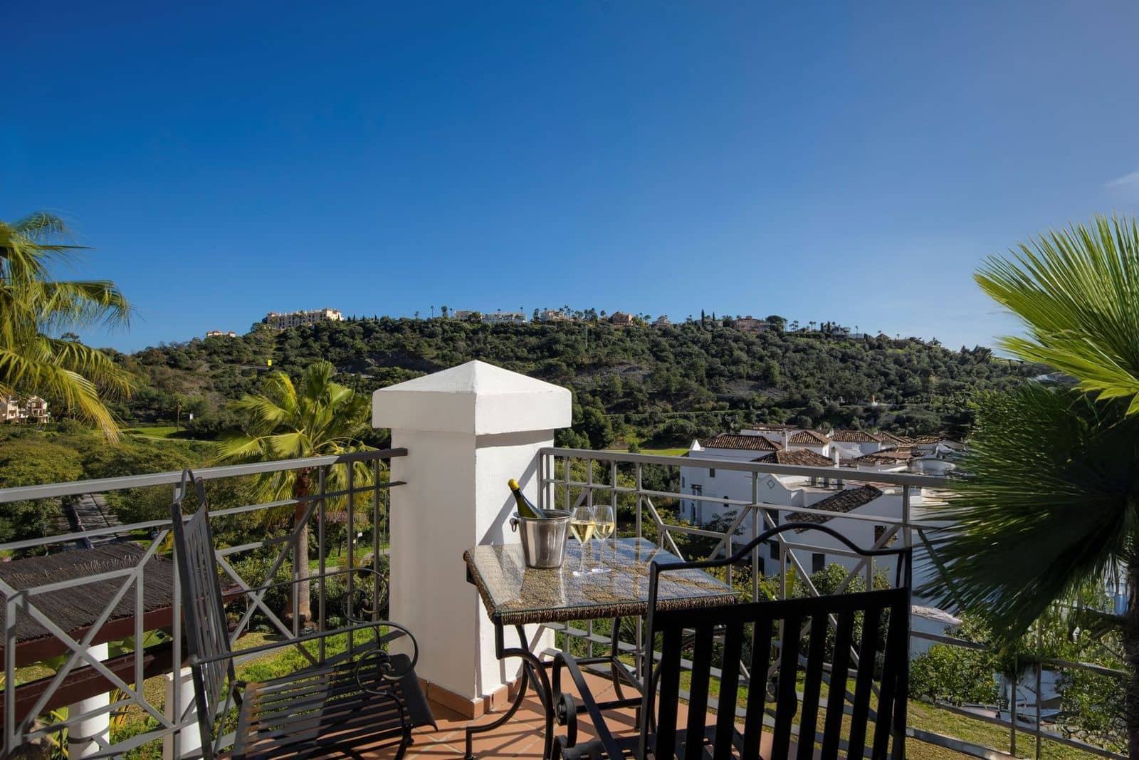 4 soveværelse Semi-Rækkehus til salg i Los Arqueros - € 1.050.000 (Ref: 9570856)