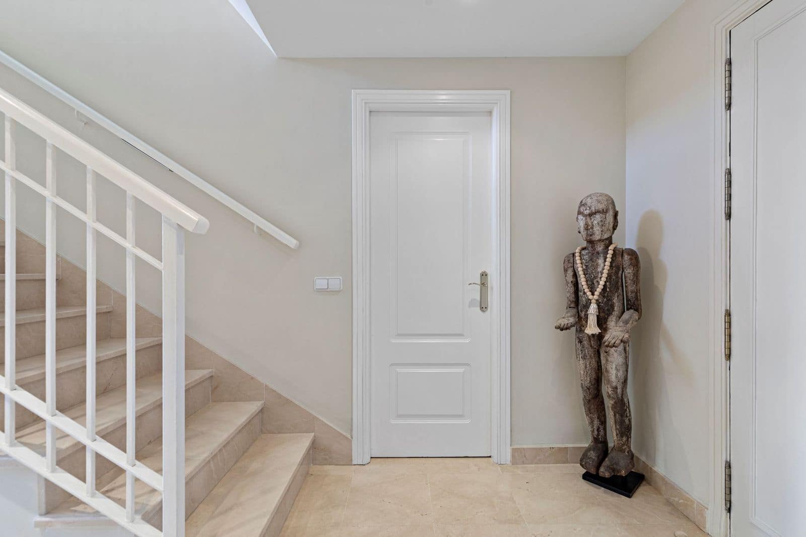 4 soveværelse Semi-Rækkehus til salg i Los Arqueros - € 1.050.000 (Ref: 9570856)