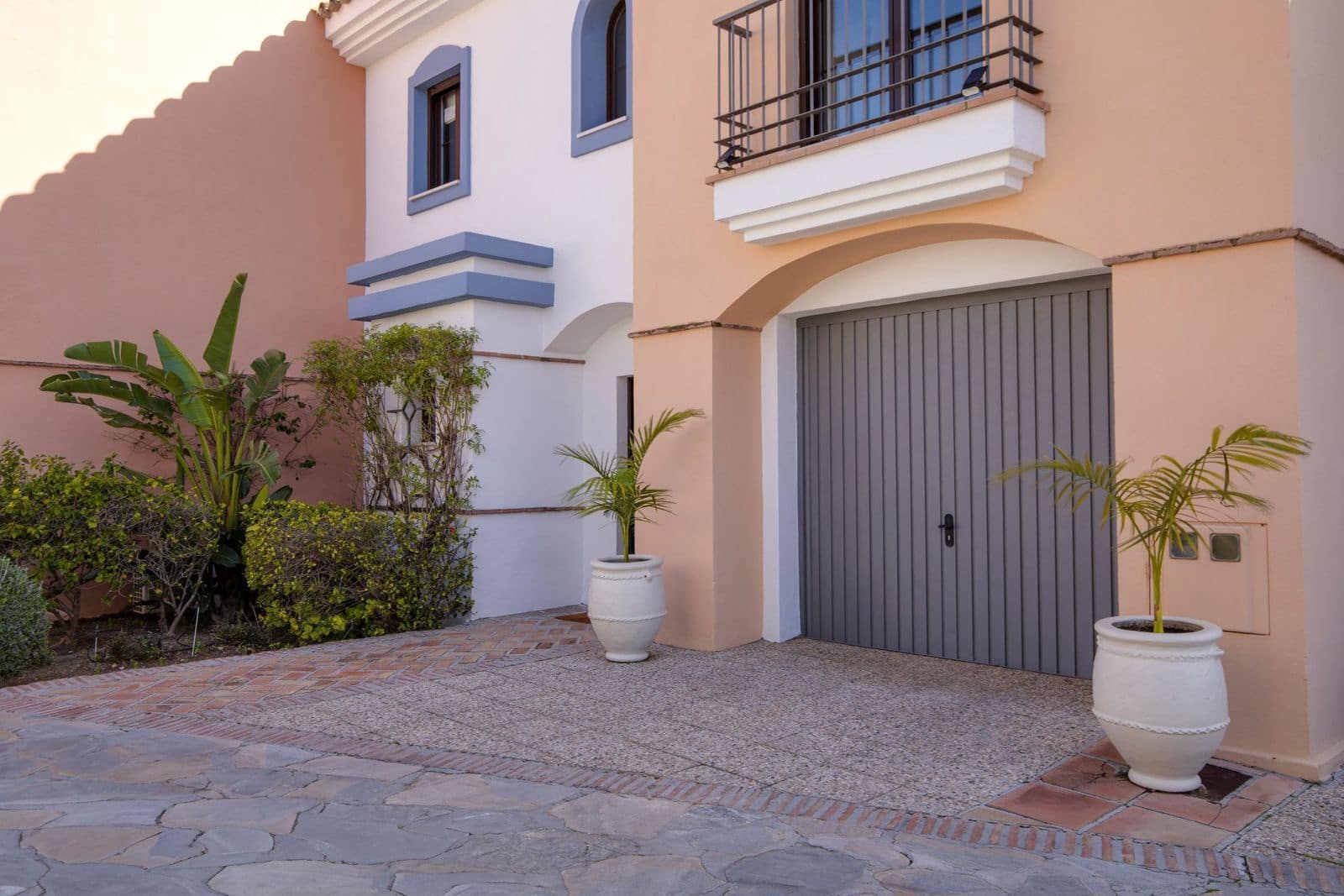 4 soveværelse Semi-Rækkehus til salg i Los Arqueros - € 1.050.000 (Ref: 9570856)