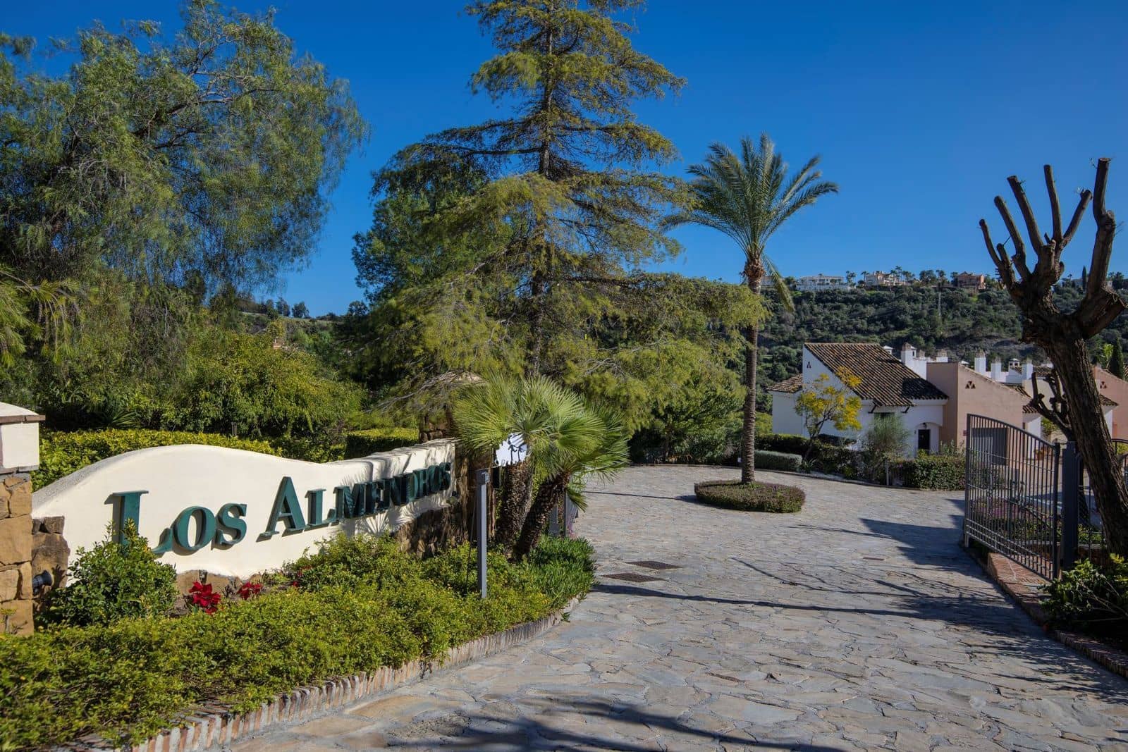 4 soveværelse Semi-Rækkehus til salg i Los Arqueros - € 1.050.000 (Ref: 9570856)