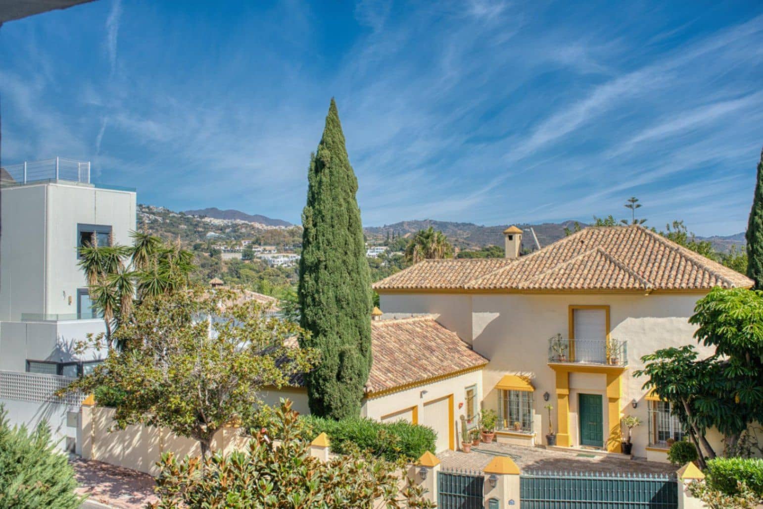 3 bedroom Apartment for sale in Marbella - € 1,375,000 (Ref: 9607649)