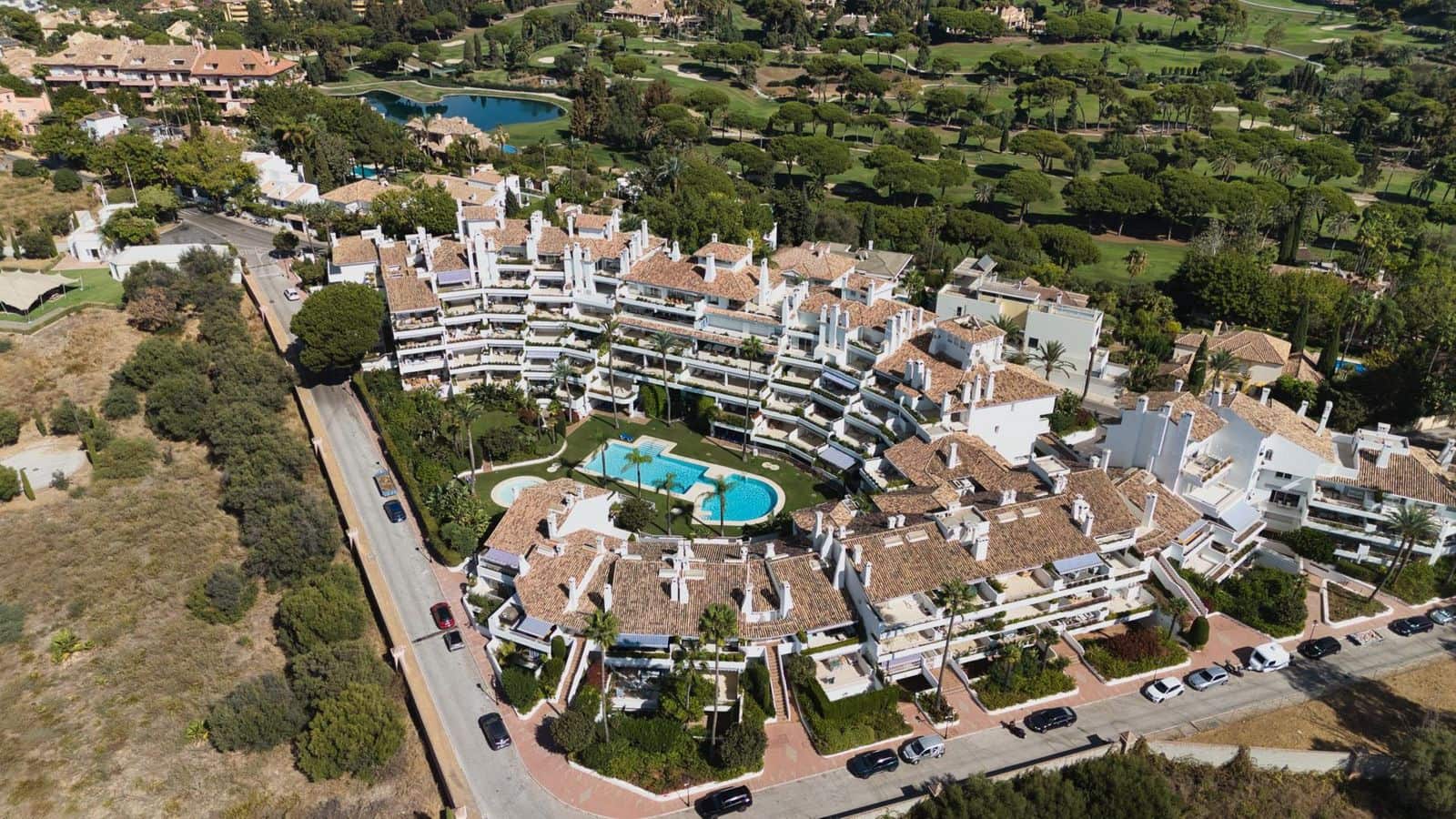 3 bedroom Apartment for sale in Marbella - € 1,375,000 (Ref: 9607649)