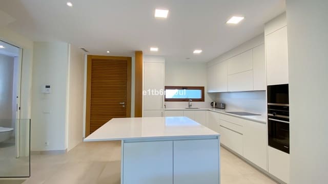 3 soveværelse Semi-Rækkehus til salg i Golden Mile, Marbella - € 2.250.000 (Ref: 9607673)