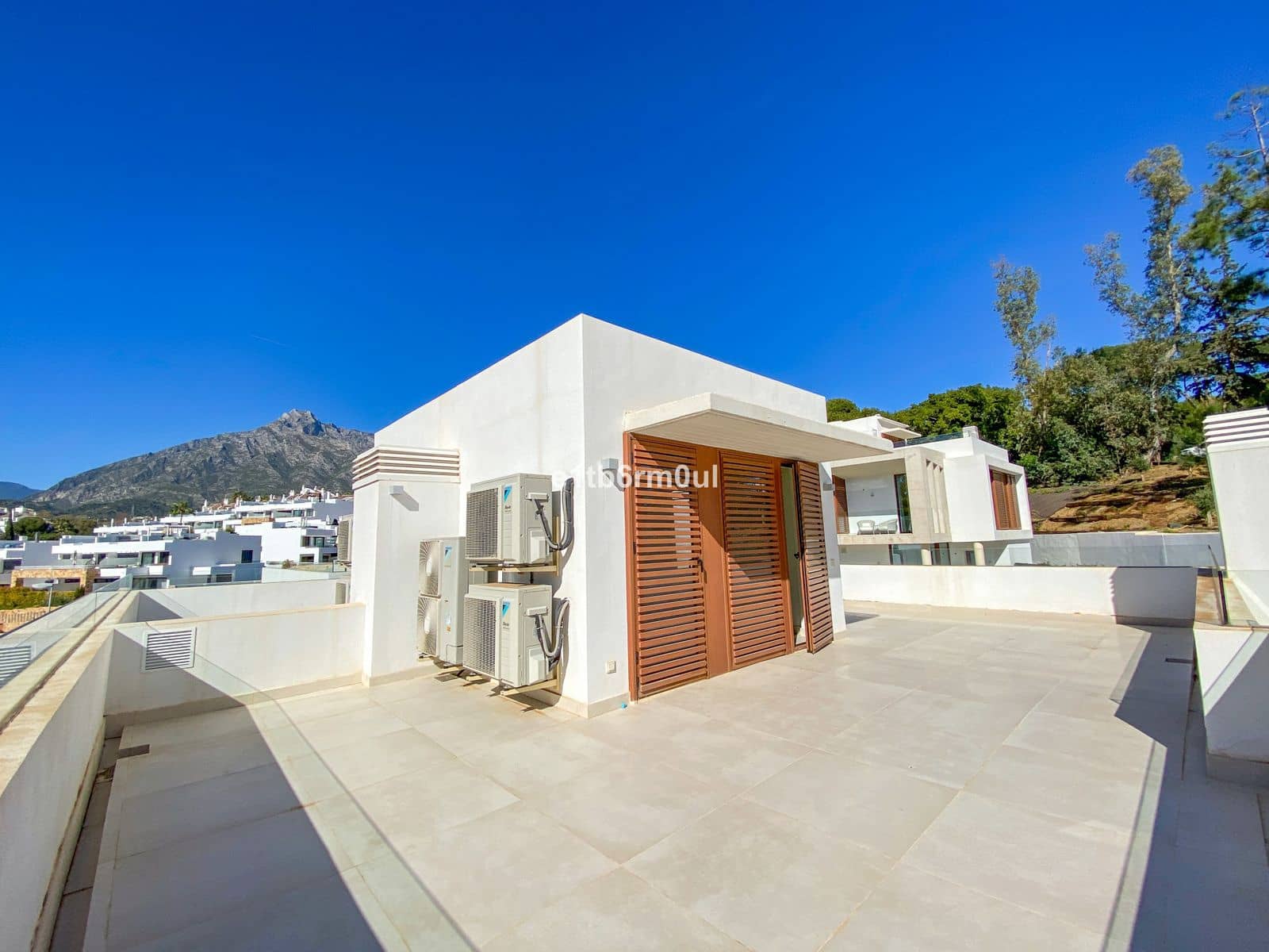 3 camera da letto Villetta Bifamiliare in vendita in Golden Mile - 2.250.000 € (Rif: 9607673)