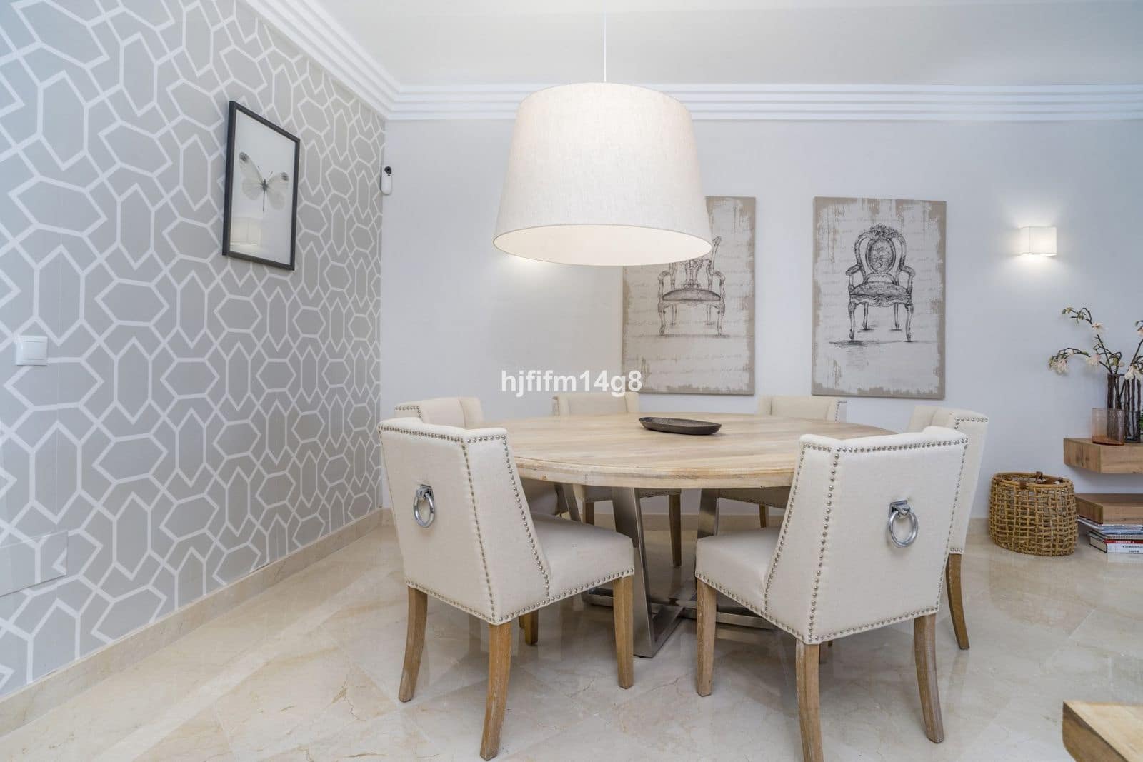 Apartamento de 2 habitaciones en Nueva Andalucia en venta - 850.000 € (Ref: 9607686)