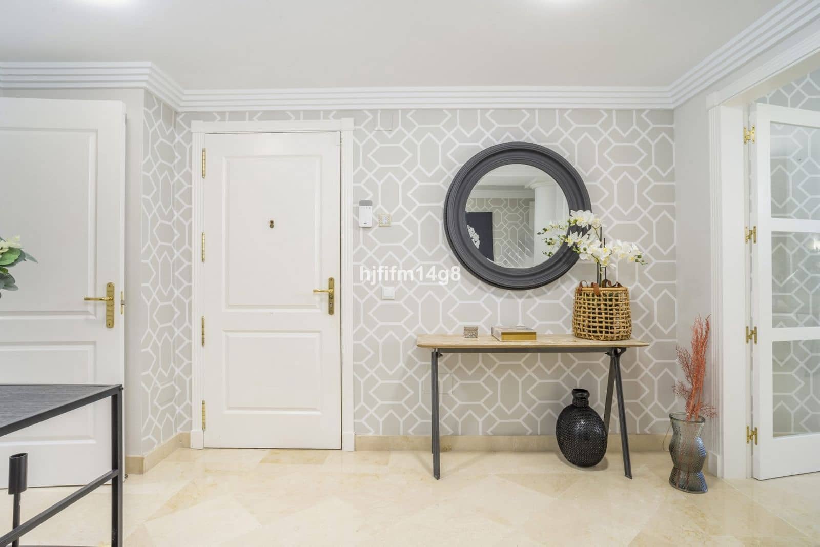 Apartamento de 2 habitaciones en Nueva Andalucia en venta - 850.000 € (Ref: 9607686)