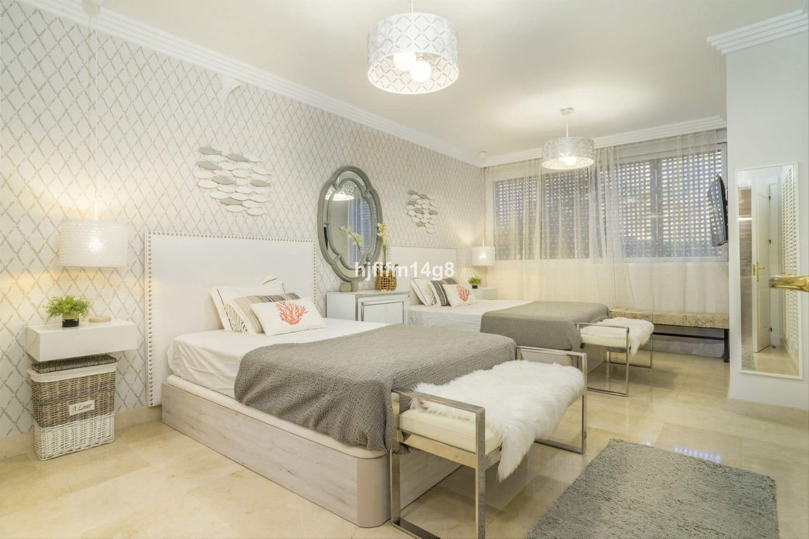 Apartamento de 2 habitaciones en Nueva Andalucia en venta - 850.000 € (Ref: 9607686)