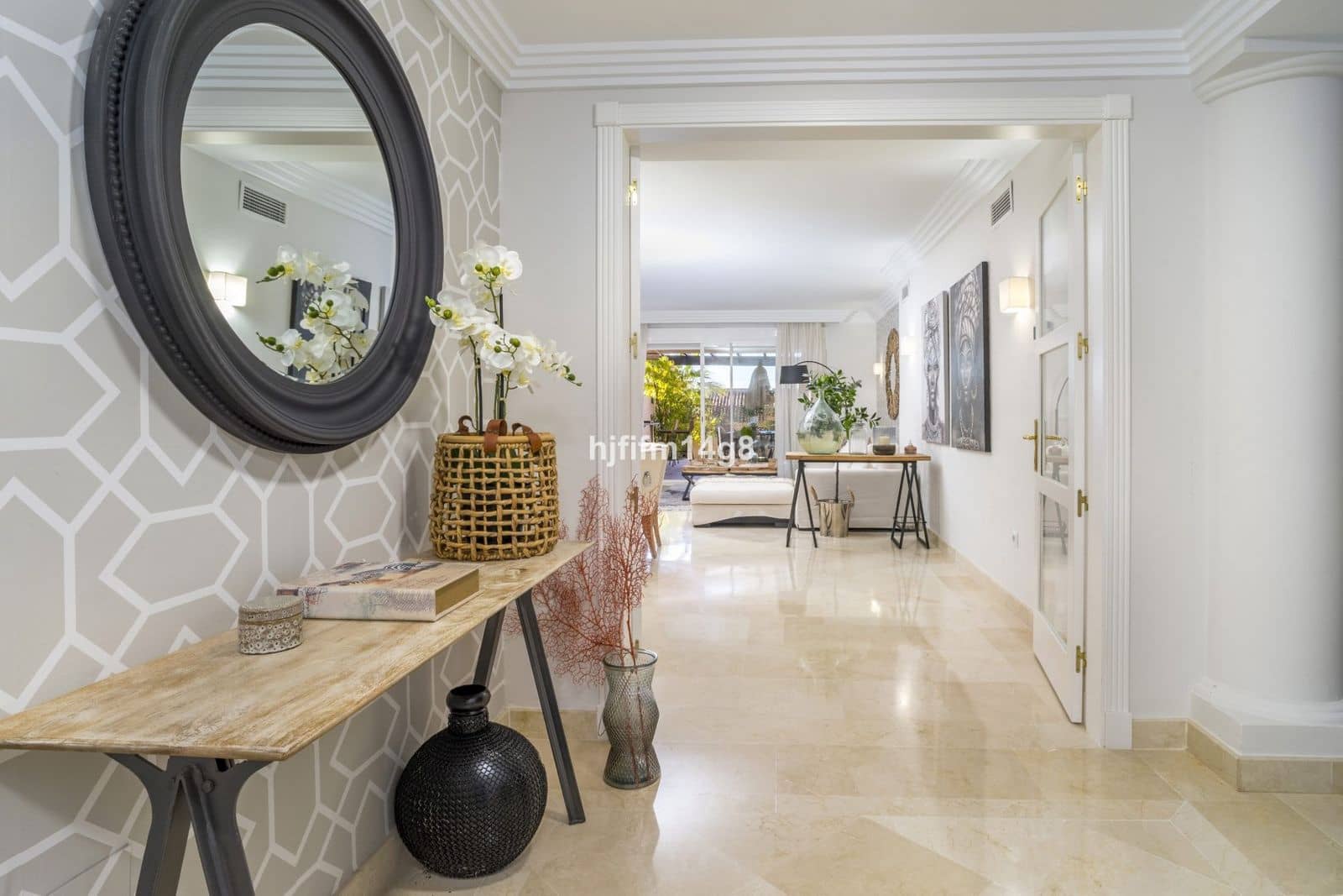 Apartamento de 2 habitaciones en Nueva Andalucia en venta - 850.000 € (Ref: 9607686)