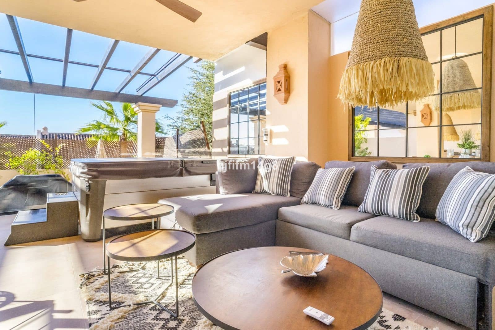 Apartamento de 2 habitaciones en Nueva Andalucia en venta - 850.000 € (Ref: 9607686)