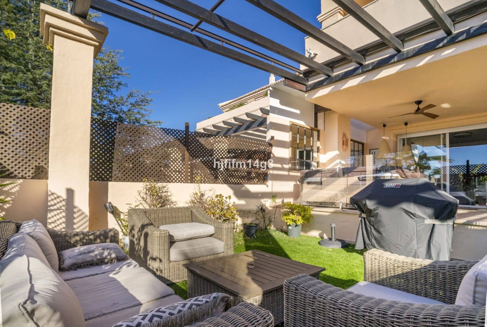 Apartamento de 2 habitaciones en Nueva Andalucia en venta - 850.000 € (Ref: 9607686)