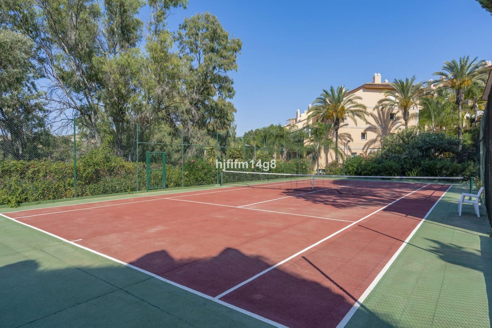 Apartamento de 2 habitaciones en Nueva Andalucia en venta - 850.000 € (Ref: 9607686)