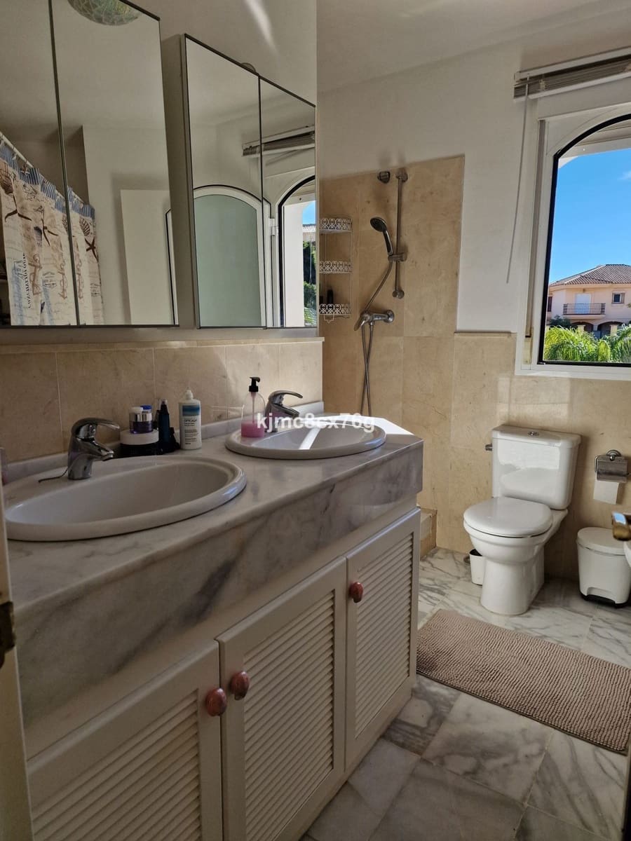 4 soveværelse Semi-Rækkehus til salg i Riviera del Sol - € 460.000 (Ref: 9607691)