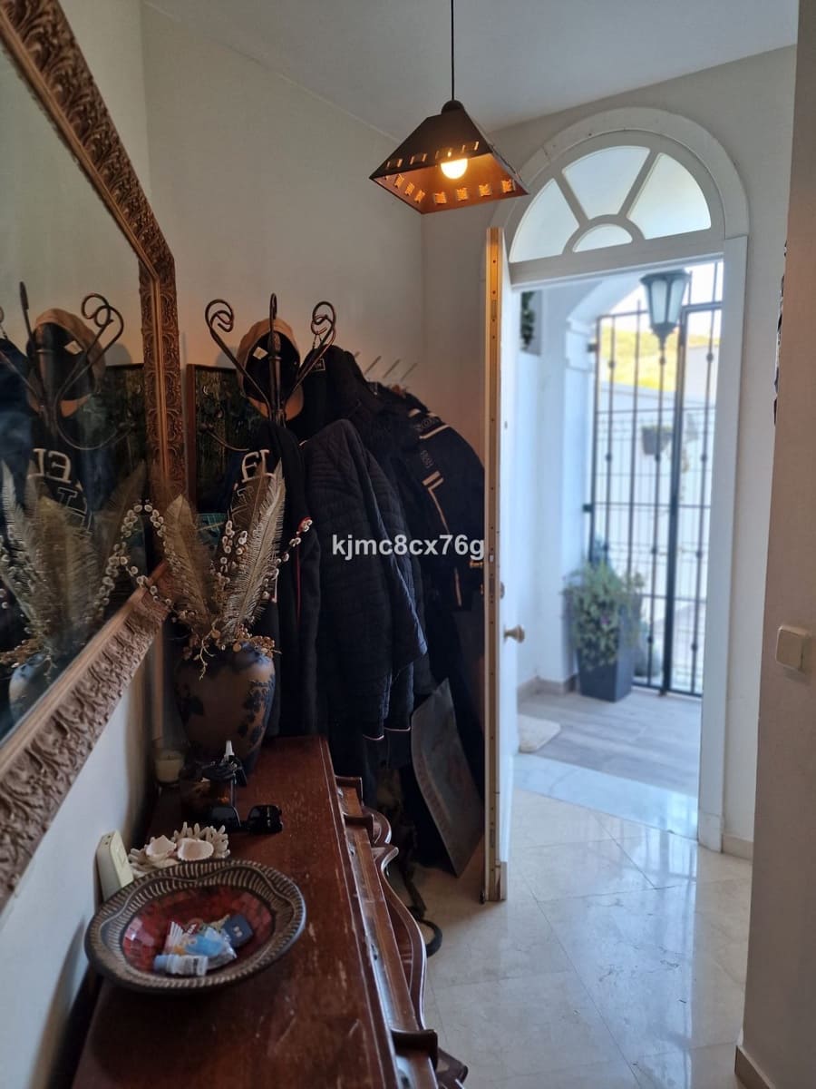 4 soveværelse Semi-Rækkehus til salg i Riviera del Sol - € 460.000 (Ref: 9607691)