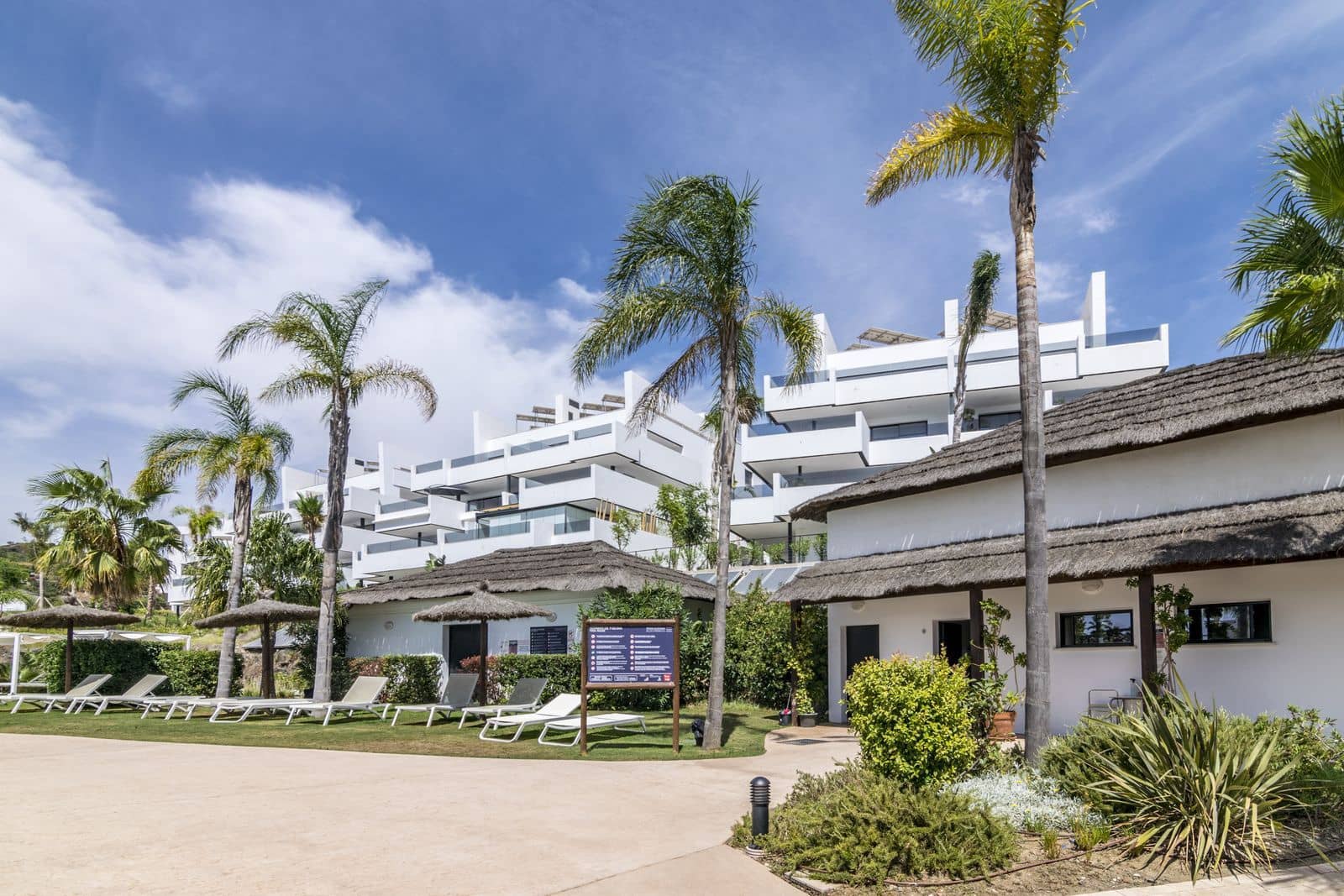 2 bedroom Apartment for sale in Estepona - € 510,000 (Ref: 9607693)