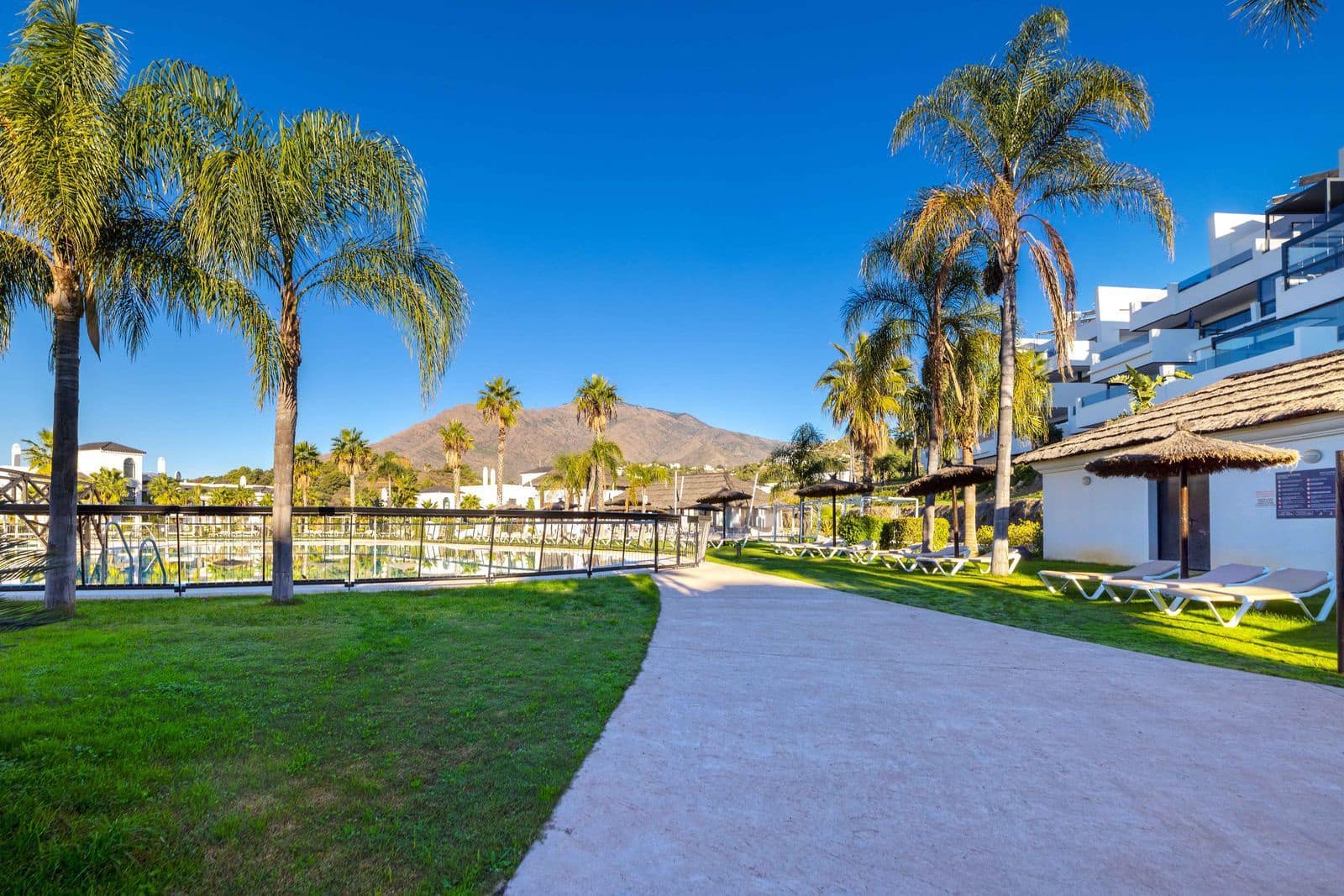 2 bedroom Apartment for sale in Estepona - € 510,000 (Ref: 9607693)