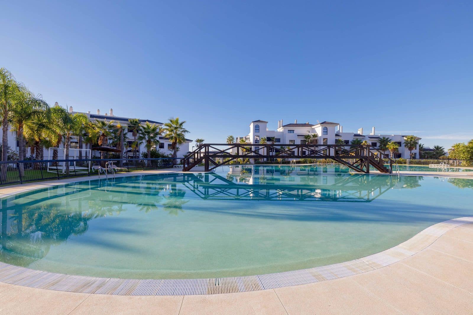 2 bedroom Apartment for sale in Estepona - € 510,000 (Ref: 9607693)