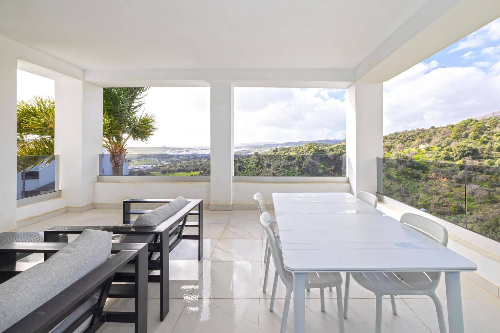 2 bedroom Apartment for sale in Estepona - € 510,000 (Ref: 9607693)