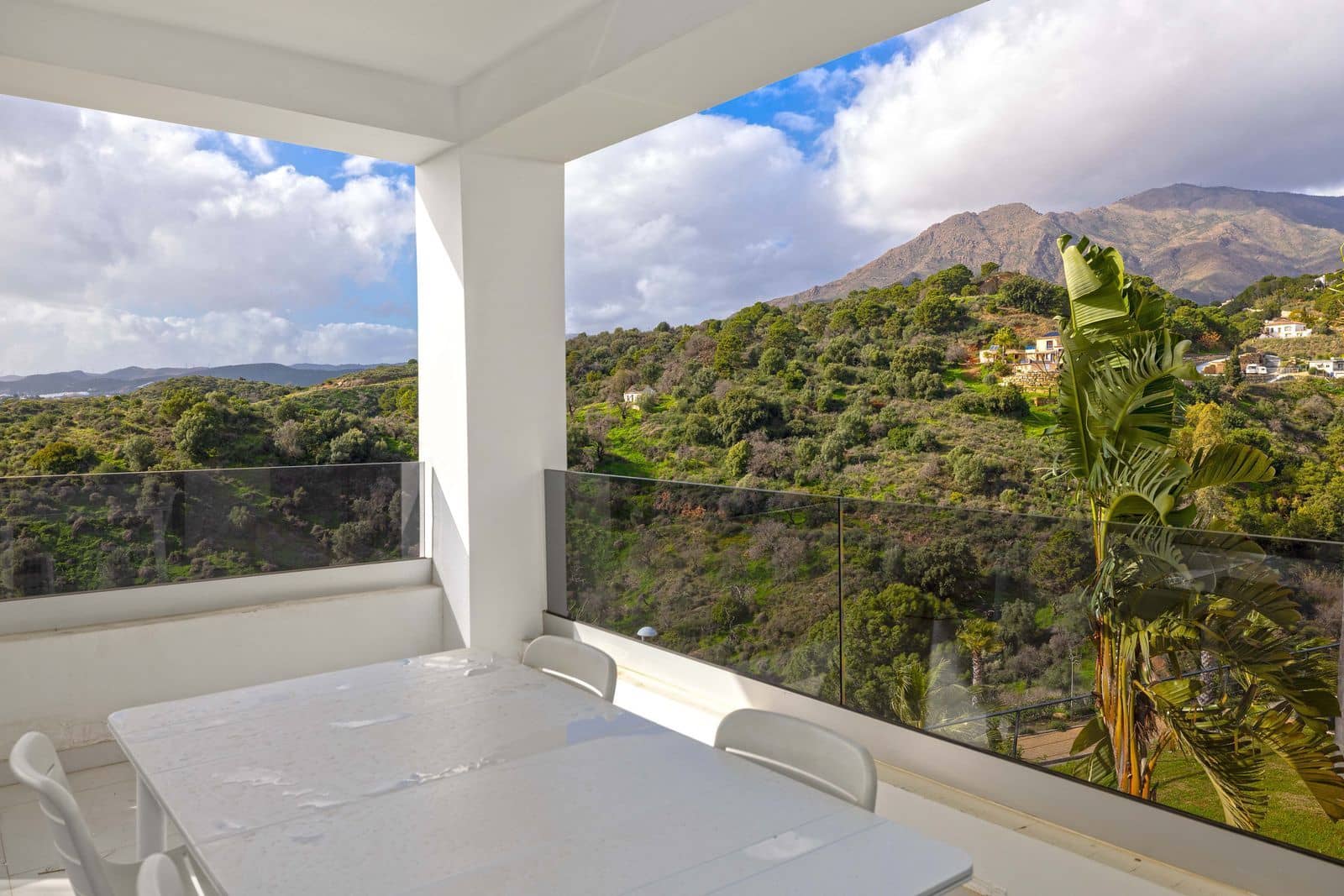 2 bedroom Apartment for sale in Estepona - € 510,000 (Ref: 9607693)