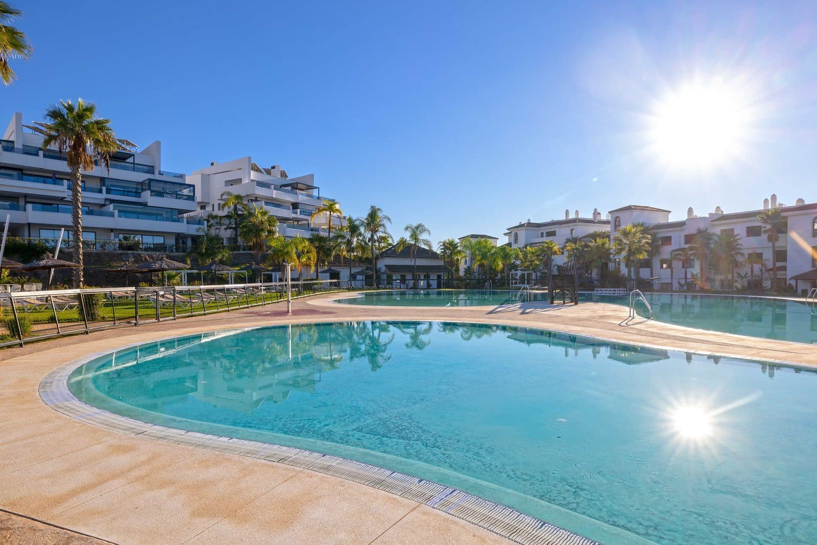 2 bedroom Apartment for sale in Estepona - € 510,000 (Ref: 9607693)
