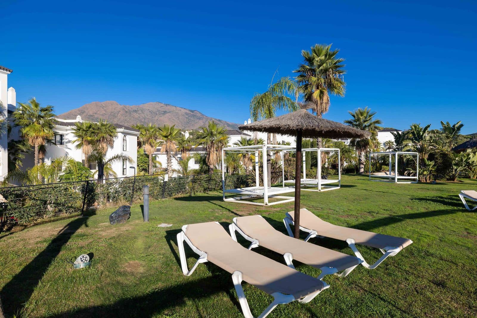 2 bedroom Apartment for sale in Estepona - € 510,000 (Ref: 9607693)