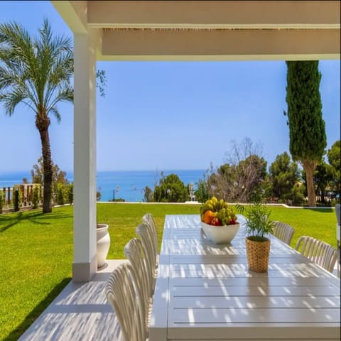 6 bedroom Villa for sale in Benalmádena - € 4,000,000 (Ref: 9607694)