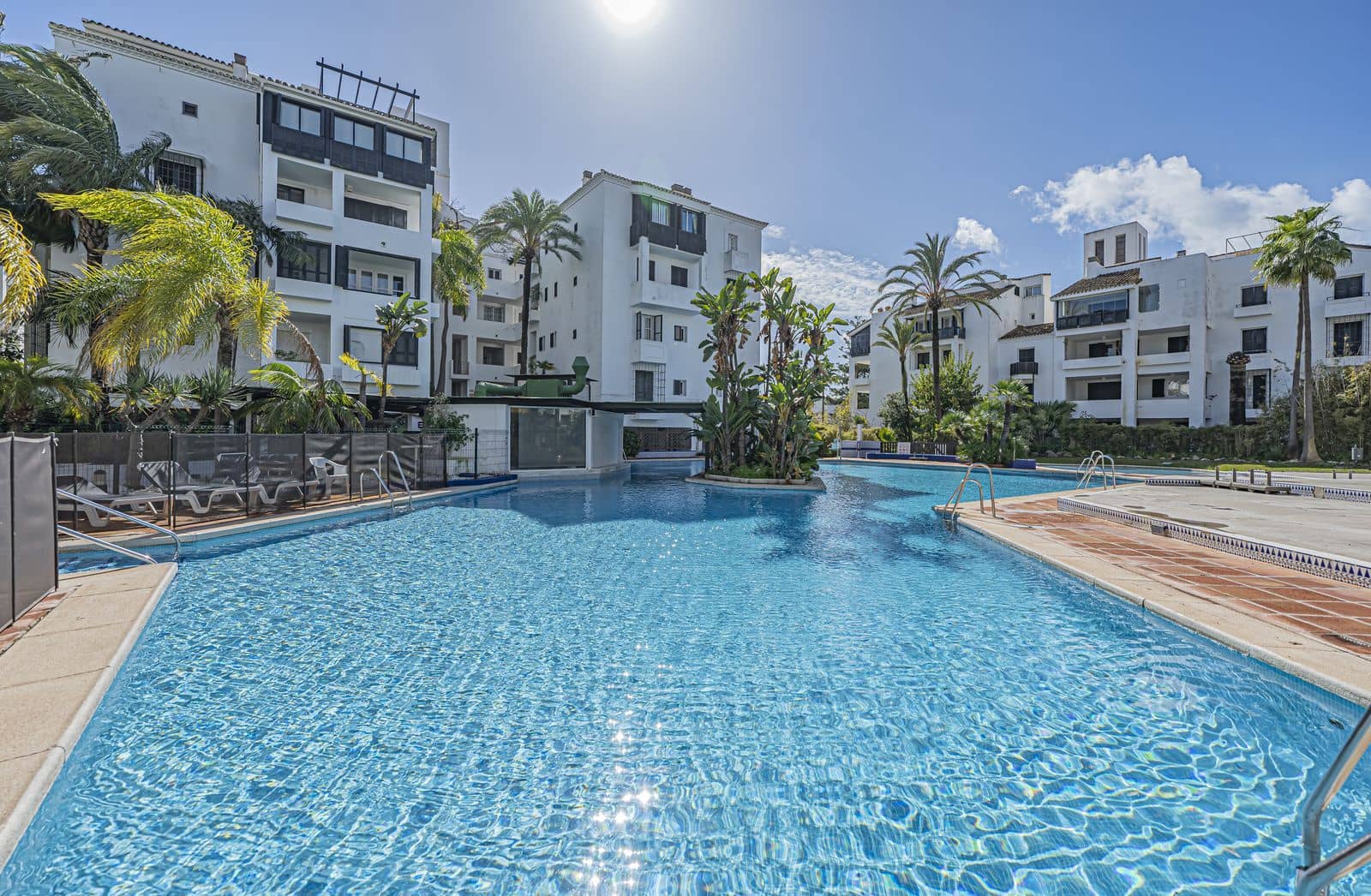 2 Zimmer Apartment zu verkaufen in Elviria - 685.000 € (Ref: 9607700)