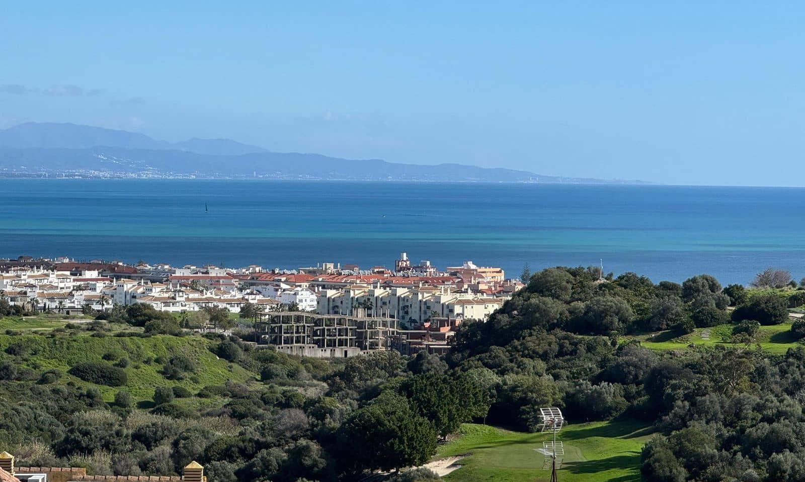 2 makuuhuone Kattohuoneisto myytävänä paikassa La Duquesa / Puerto de la Duquesa - 285 000 € (Ref: 9607702)