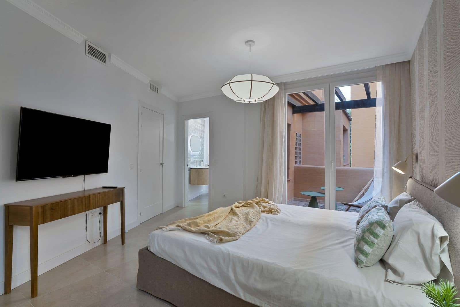 Apartamento de 2 habitaciones en El Paraiso en venta - 499.000 € (Ref: 9607704)