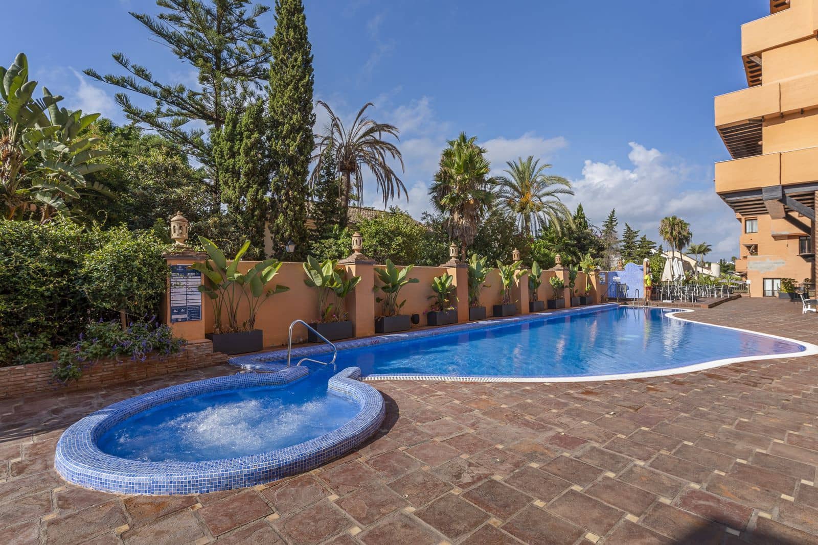 Apartamento de 2 habitaciones en El Paraiso en venta - 499.000 € (Ref: 9607704)