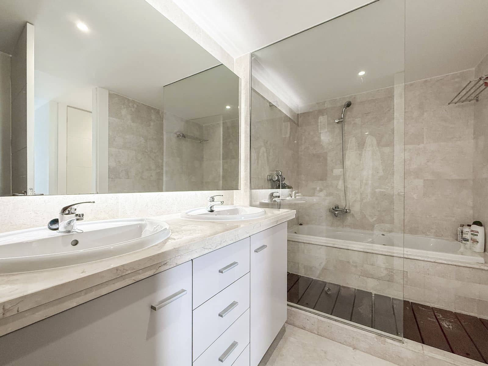 3 makuuhuone Huoneisto myytävänä paikassa Manilva - 380 000 € (Ref: 9607706)