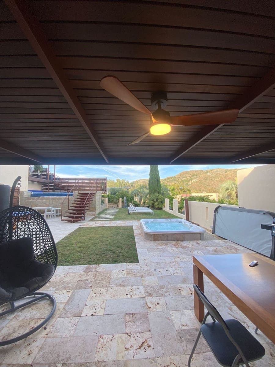 4 bedroom Villa for sale in Benahavis - € 860,000 (Ref: 9607707)