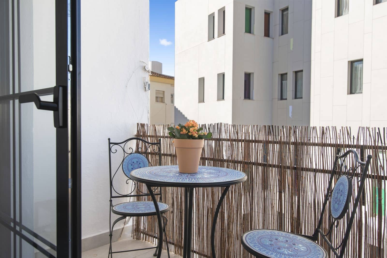 3 bedroom Apartment for sale in Estepona - € 399,000 (Ref: 9607711)