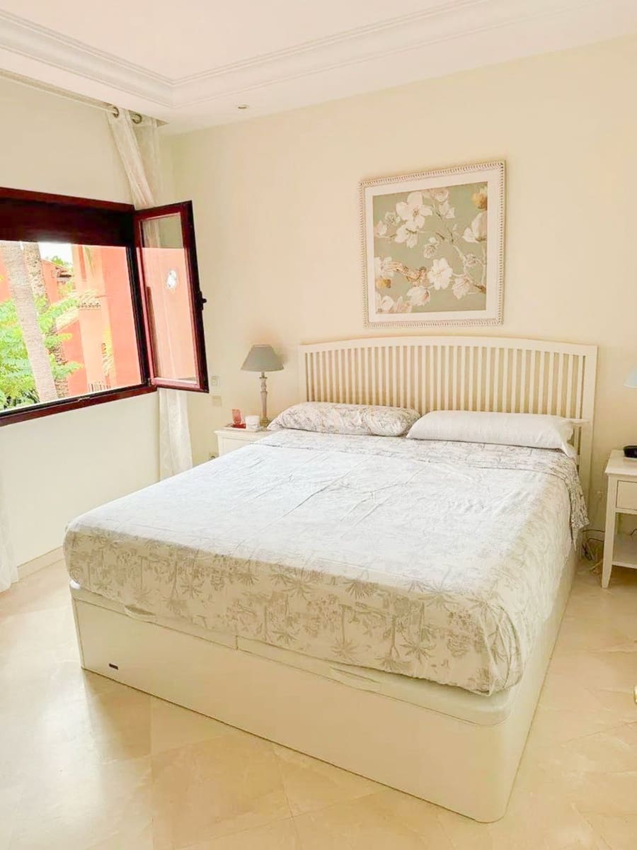 3 bedroom Apartment for sale in Elviria - € 575,000 (Ref: 9607715)