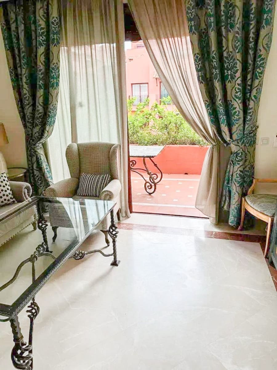 3 bedroom Apartment for sale in Elviria - € 575,000 (Ref: 9607715)